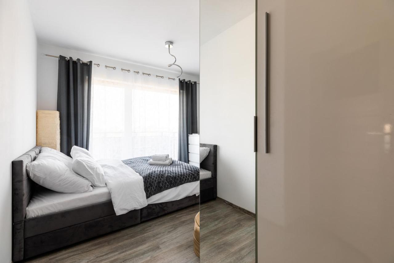 P&O Serviced Apartments - Dionizosa Varsóvia Exterior foto